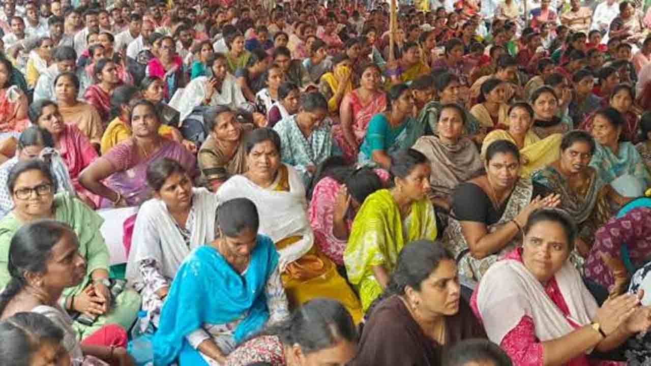 గురుకుల సమస్యలపై ఐక్య పోరాటం.. అవుట్‌సోర్సింగ్‌ ఉద్యోగుల జేఏసీ అధ్యక్షుడు సురేశ్‌నాయక్‌