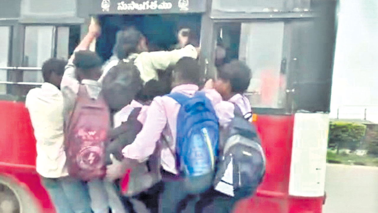 ప్రమాదపుటంచున ప్రయాణం