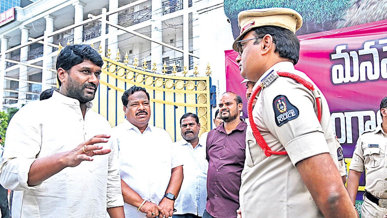 బీఆర్‌ఎస్‌ నేతలపై నిర్బంధకాండ