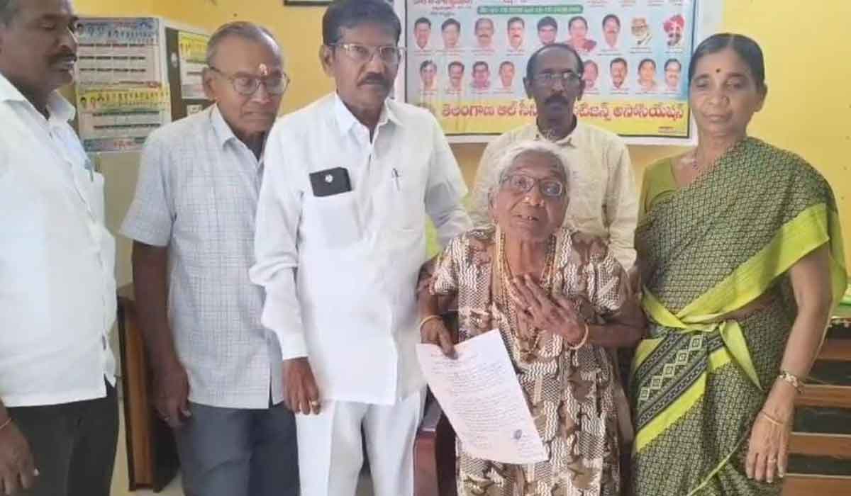 Jagityal | తల్లిని ఇంట్లోంచి గెంటేసిన కొడుకు.. టాస్క ద్వారా ఆర్డీవోకు వృద్ధురాలి ఫిర్యాదు