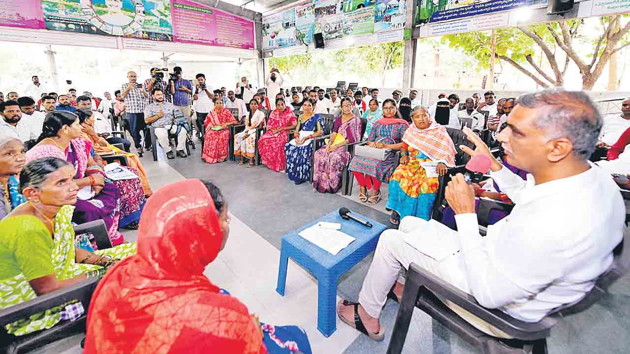 రైతుబీమా అమలు చేయకుంటే సీఎం ఇంటిని ముట్టడిస్తం