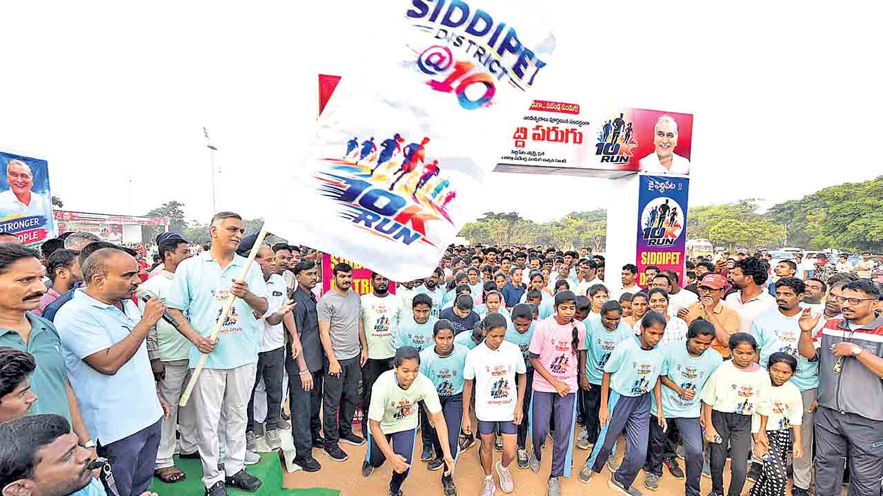 దశ మార్చిన దశాబ్ది.. 33 జిల్లాల అభివృద్ధి.. ప్రదాత కేసీఆర్‌ 10కే రన్‌లో హరీశ్‌