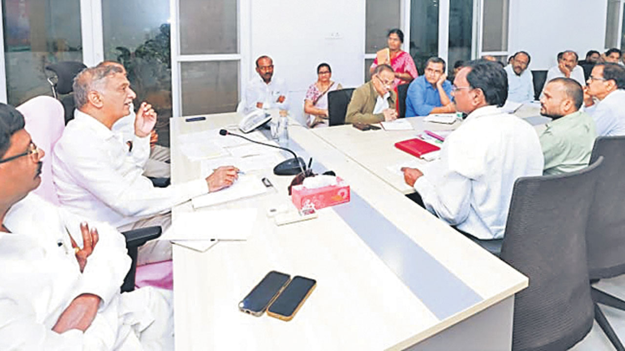 సంక్షోభంలో సంక్షేమ హాస్టళ్లు