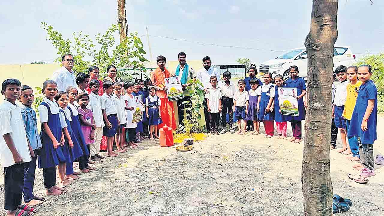 ప్రతి పల్లెకూ జమ్మి చెట్టును చేర్చడమే లక్ష్యం.. సంతోష్‌కుమార్