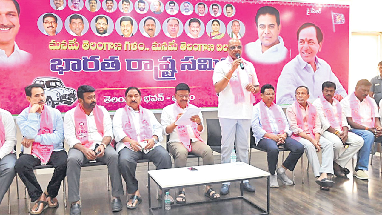 అర్హులైన పేదలకు ఇండ్లు ఇవ్వాలి