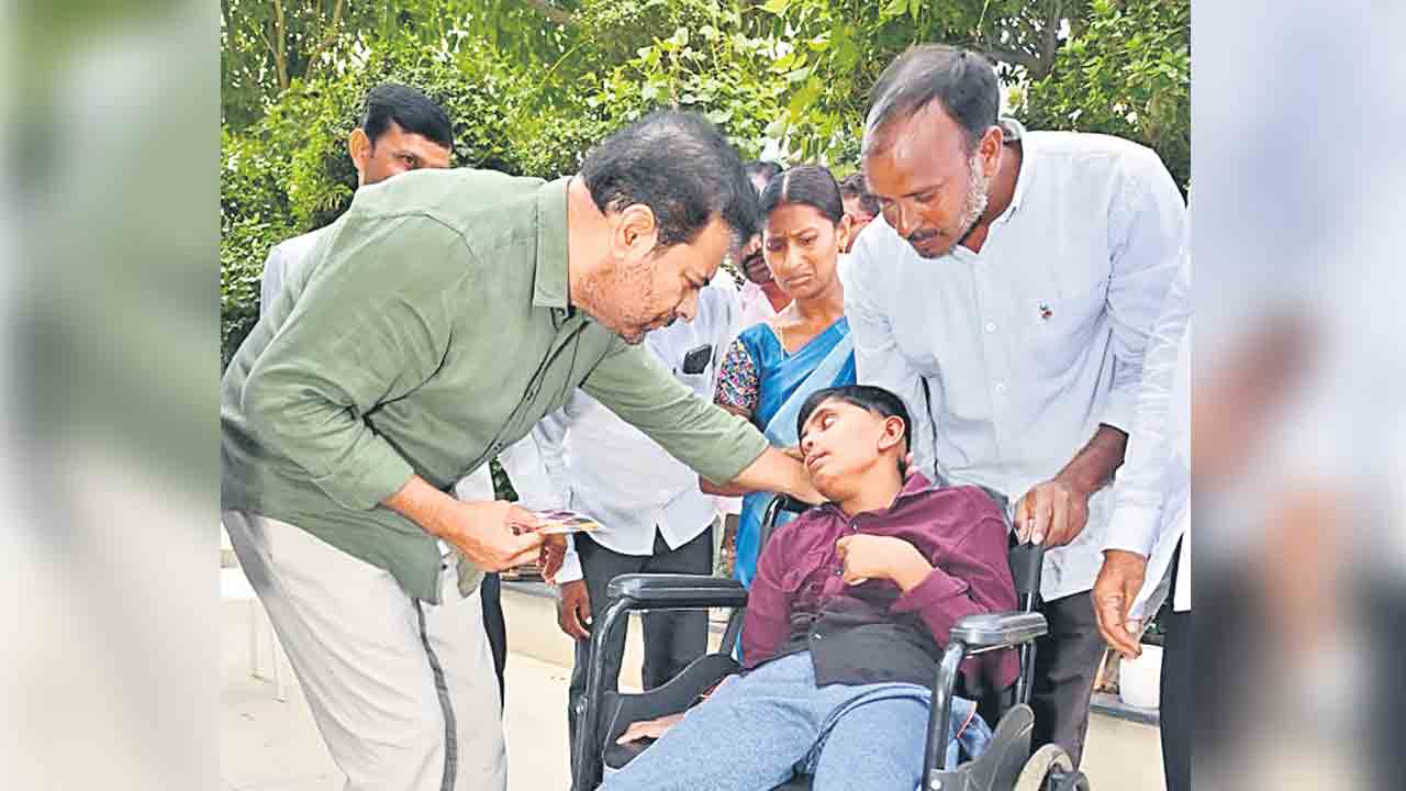 బ్రెయిన్‌ క్యాన్సర్‌ బాధితుడికి కేటీఆర్‌ భరోసా