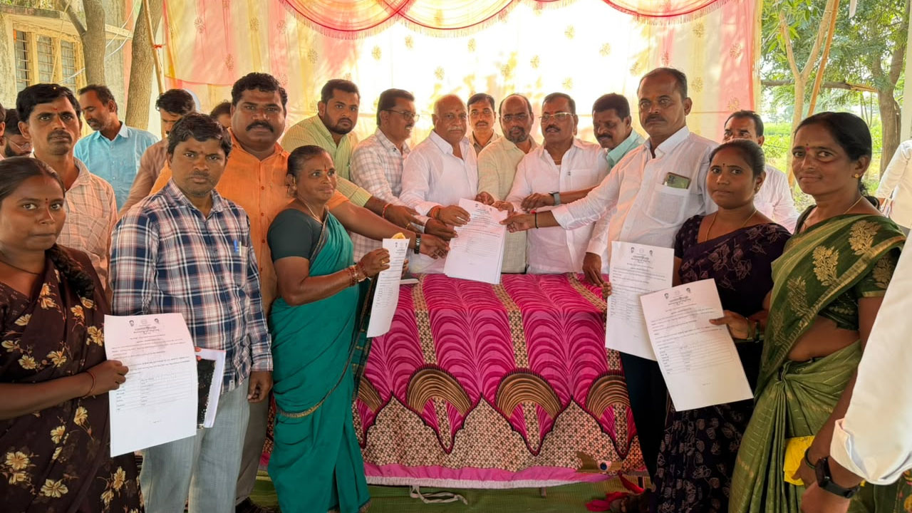 MLA Pawar Ramarao Patel | దళారులను నమ్మి మోసపోవద్దు : ఎమ్మెల్యే పవర్ రామారావు పటేల్