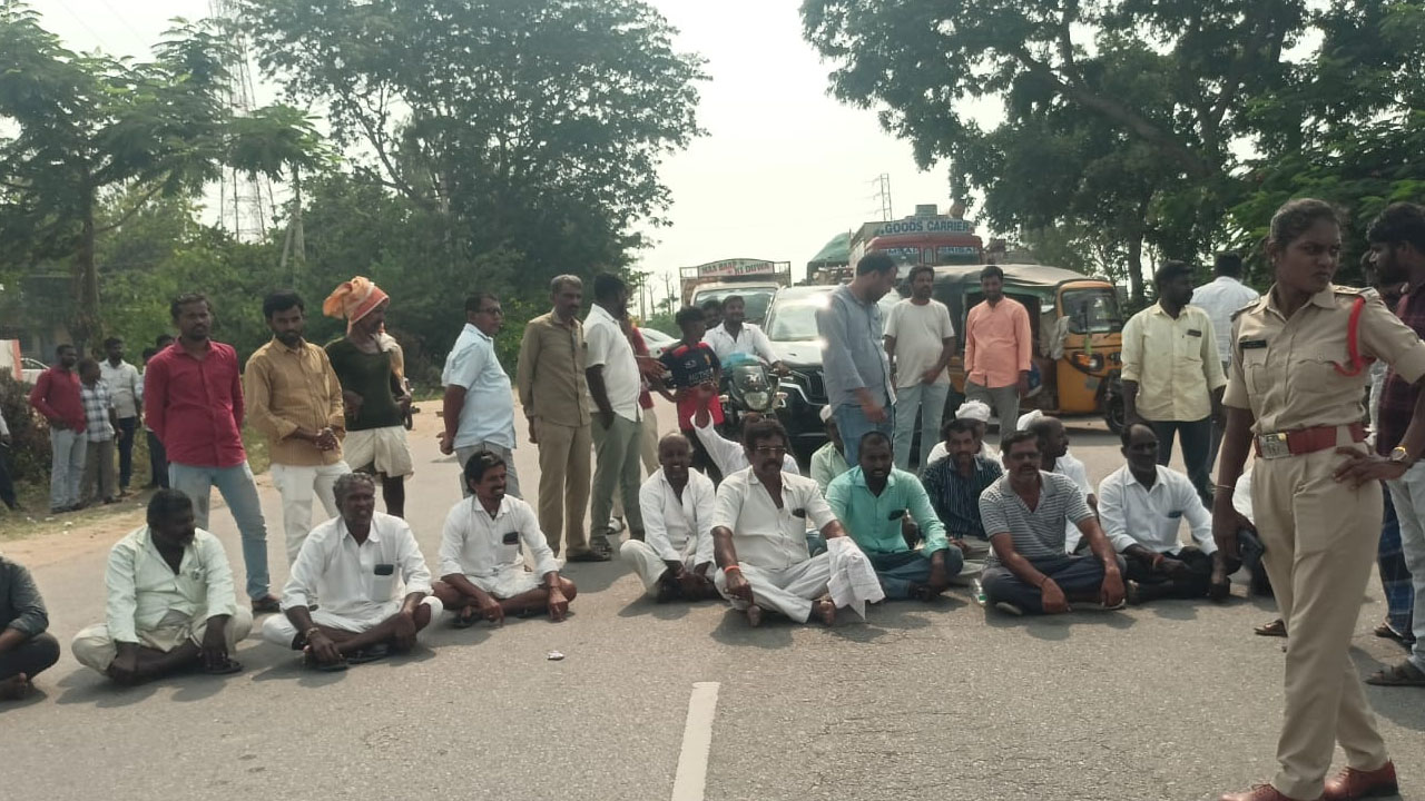 Farmers Protest | వ్యవసాయానికి నిరంతరంగా ఉచిత విద్యుత్ అందించాలని సబ్‌స్టేషన్ ముట్టడి