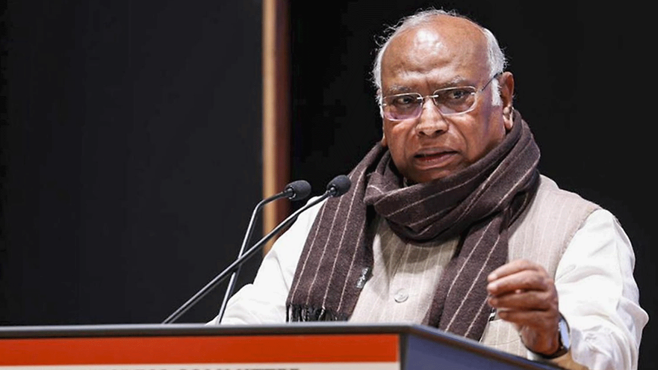 Mallikarjun Kharge | నిర‌స‌న‌ను వాయిదావేసే ప్ర‌స‌క్తే లేదు, ర్యాలీ నిర్వ‌హించి తీరుతాం : మ‌ల్లికార్జున్ ఖ‌ర్గే