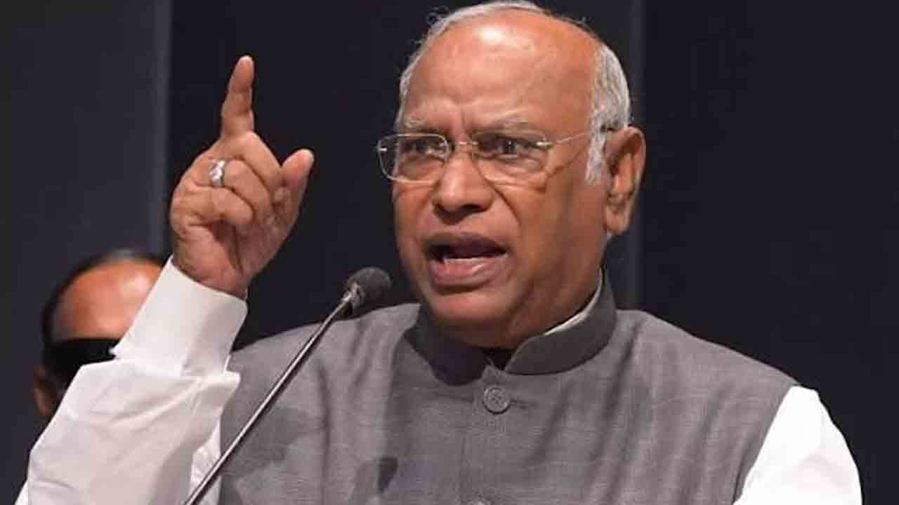 దేశంలోని ఎన్నికలన్నీ చట్టవిరుద్ధమే.. పార్లమెంట్‌, అసెంబ్లీలను రద్దు చేయాలి.. ఏఐసీసీ అధ్యక్షుడు ఖర్గే డిమాండ్‌