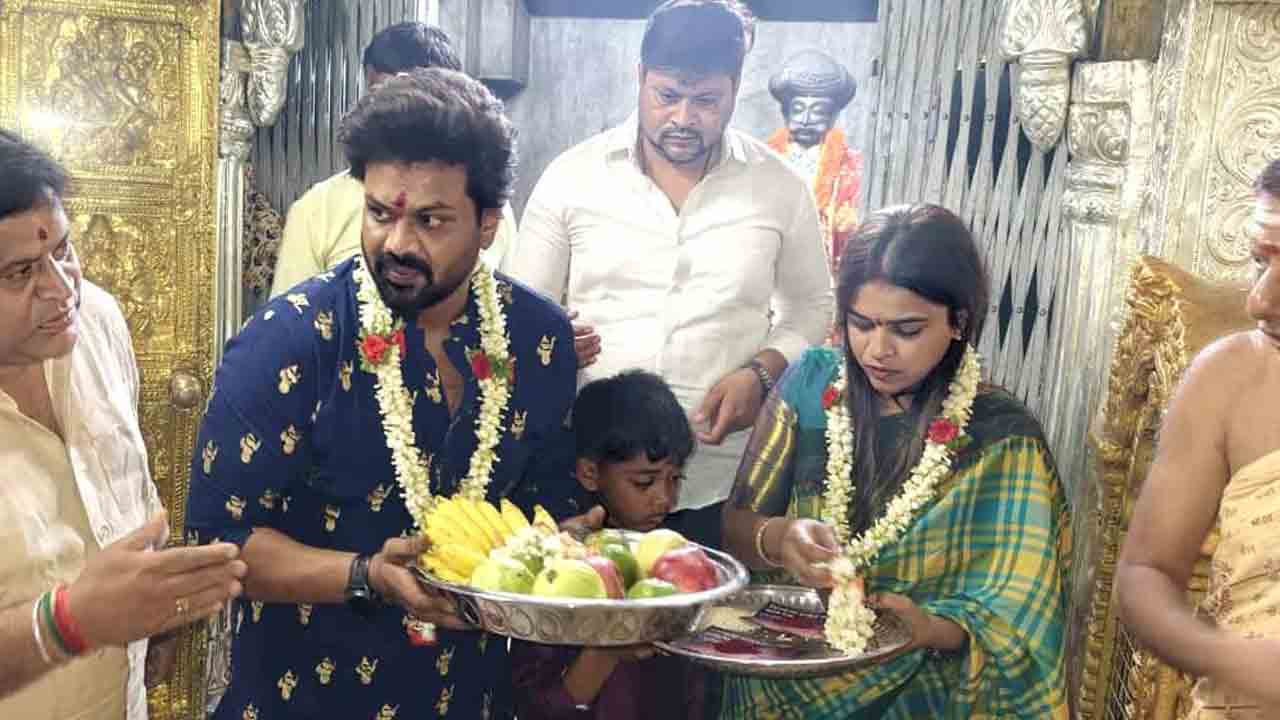 Manchu Manoj | మైసూరు చాముండేశ్వరిని ద‌ర్శించుకున్న మంచు మనోజ్ దంప‌తులు