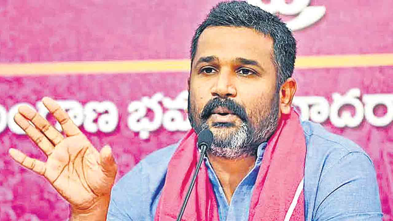 డైవర్షన్‌ రాజకీయాలు: మన్నె క్రిశాంక్‌