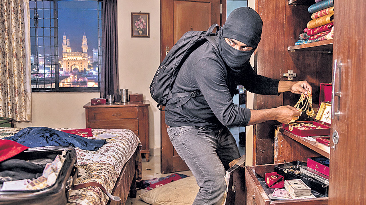 దసరాకు ఊరెళ్తున్నారా.. జాగ్రత్త!