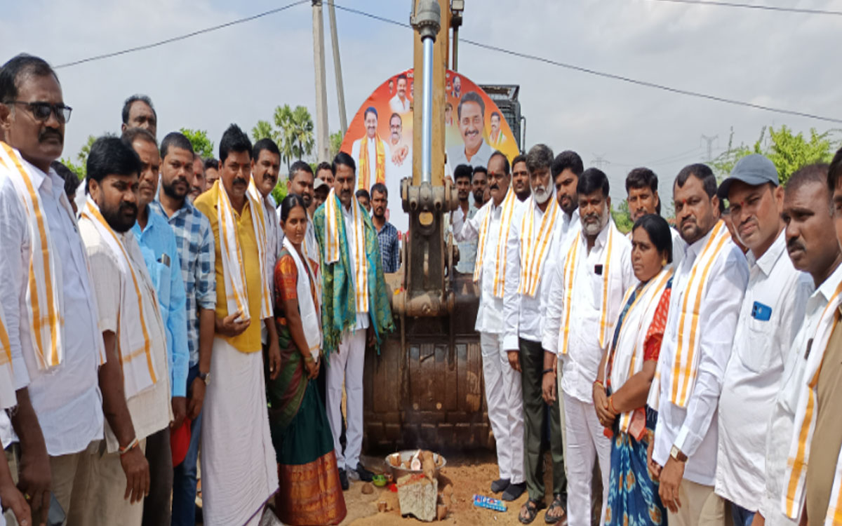 మేఘ్య తండా- గoగ్లీ బీటీ రోడ్డు నిర్మాణానికి శంకుస్థాప‌న‌