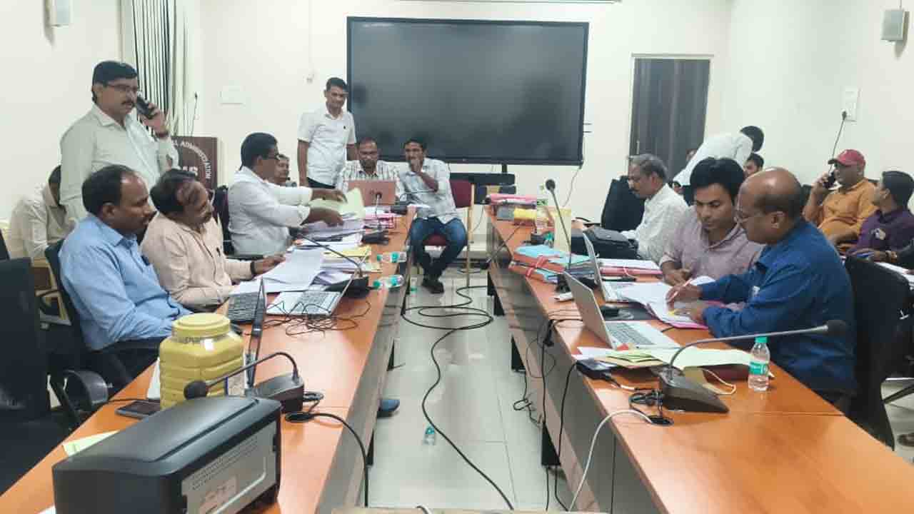 NIMS Raids | నిమ్స్ లో అవినీతి ఆరోప‌ణ‌లు.. ఒకేసారి మూడు శాఖ‌ల అధికారుల సోదాలు