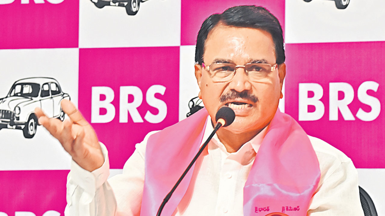 రైతుల సమస్యలొదిలి ఢిల్లీ యాత్రలా?