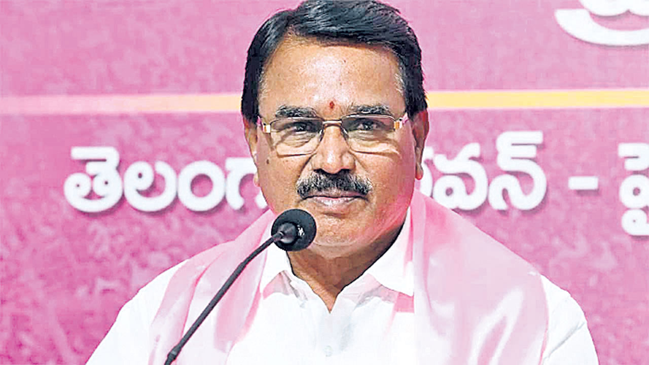 కరువులోనూ రైతులపై కనికరం చూపరా?
