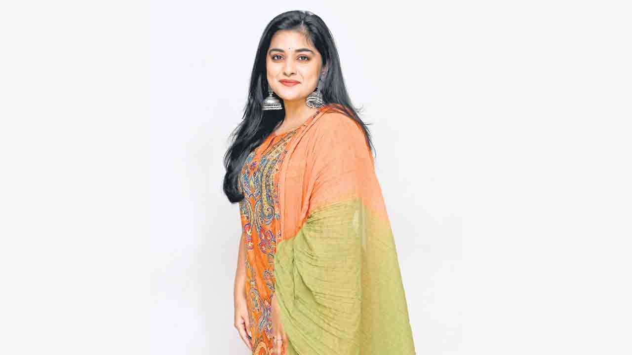 అమ్మాయి షూటింగ్‌కి బయలుదేరింది