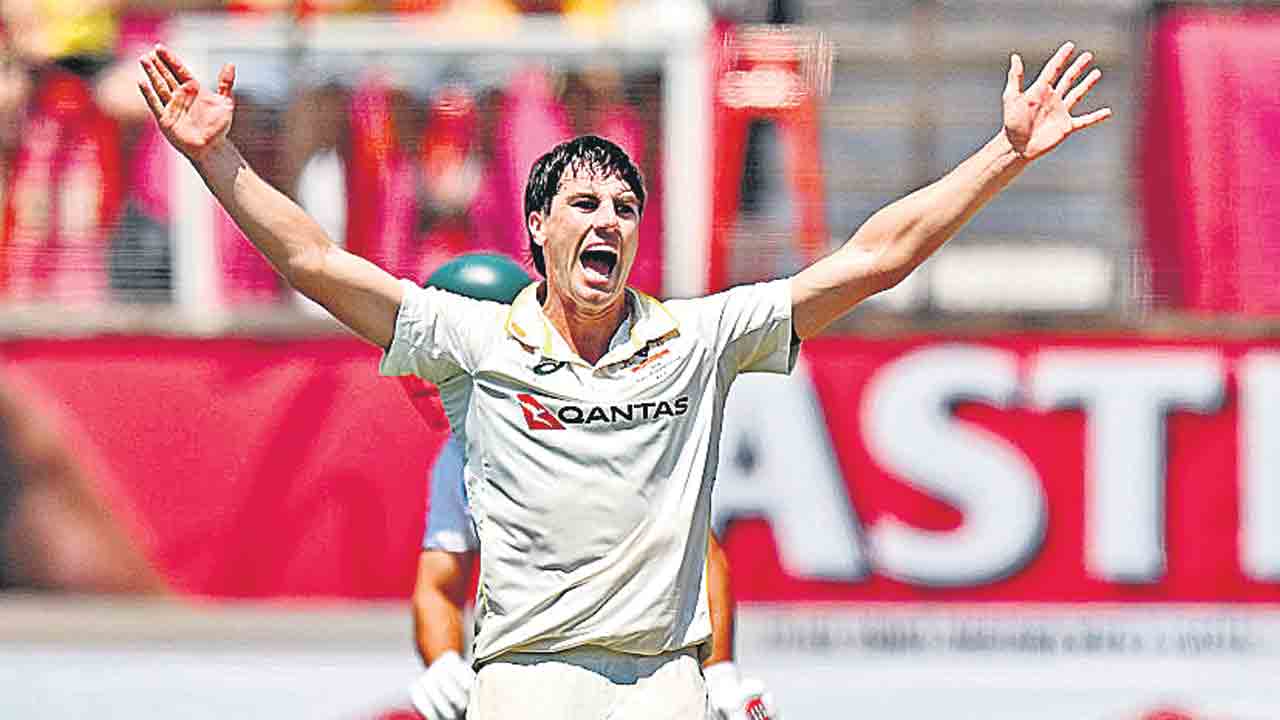 ఆసీస్‌కు ఆధిక్యం.. రాణించిన కంగారూ పేసర్లు