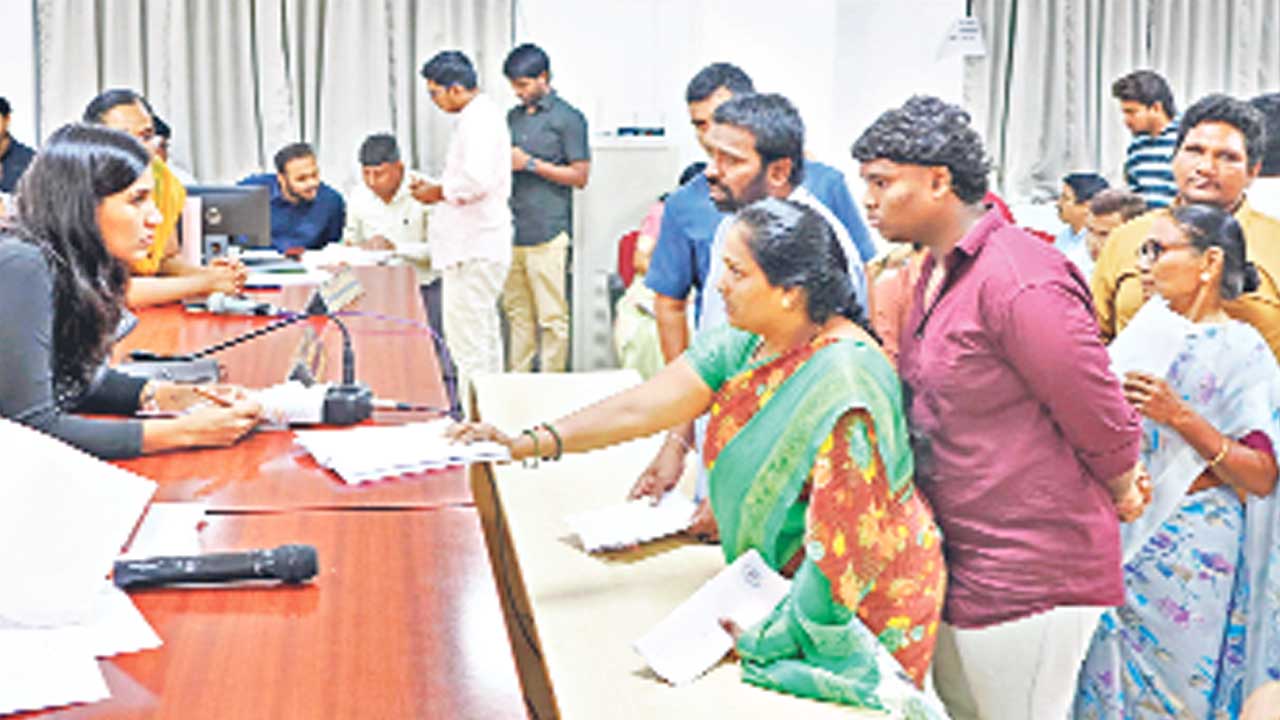 ప్రజల చెంతకు పాలన
