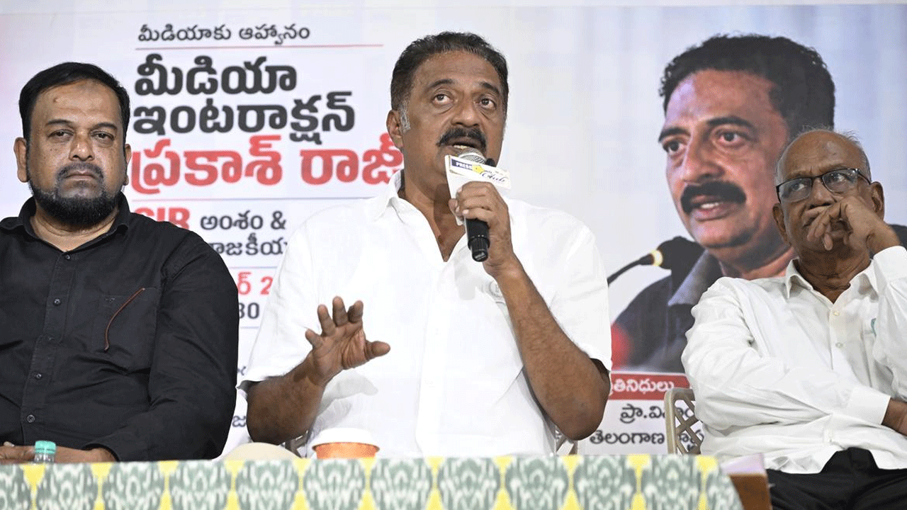 Actor Prakashraj | స‌ర్ పేరుతో తొల‌గించిన ఓట్ల‌ను మ‌ళ్లీ జాబితాలో చేర్చాలి : న‌టుడు ప్ర‌కాష్‌రాజ్‌
