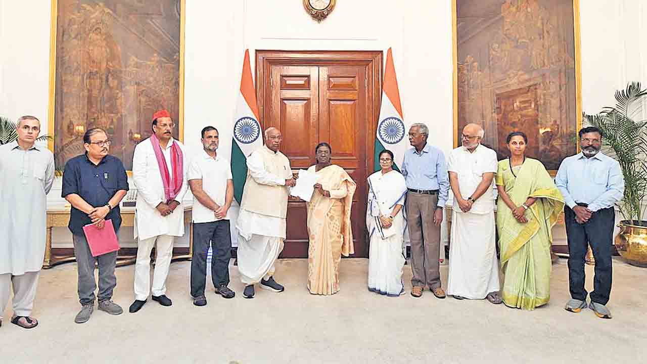 జ్ఞానేశ్‌ కుమార్‌ను గద్దె దించేందుకు.. జోక్యం చేసుకోండి