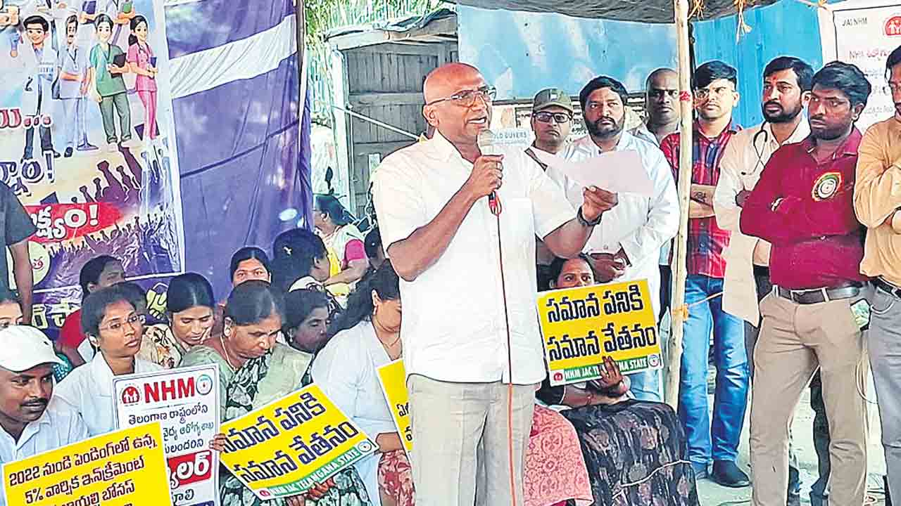 కాంట్రాక్ట్‌ ఔట్‌సోర్సింగ్‌ ఉద్యోగులను క్రమబద్ధీకరించాలి
