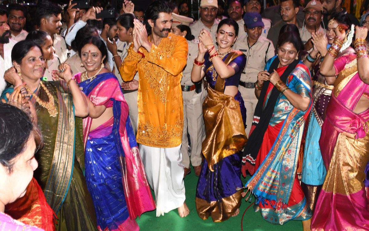 Ranabaali | ‘రణబాలి’ రికార్డుల మోత.. బతుకమ్మ వేడుకల్లో సందడి చేసిన విరోష్ జోడీ!