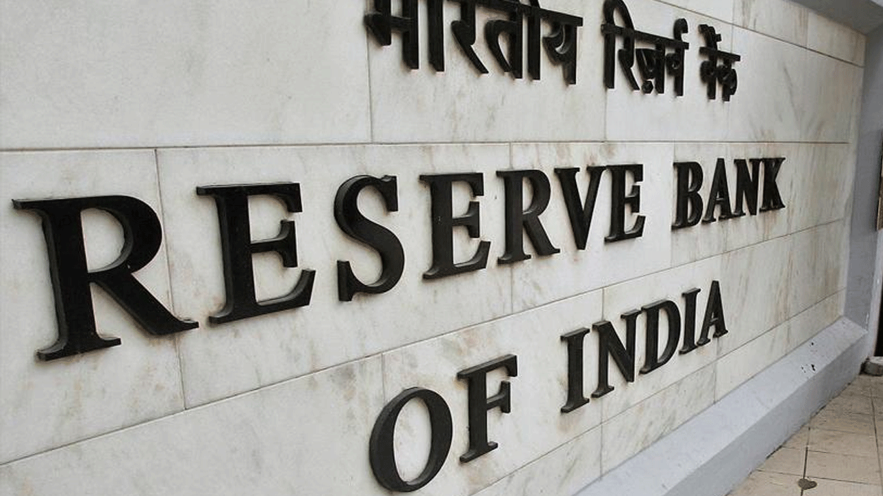 RBI | రుణ గ్రహీతలకు ఆర్‌బీఐ షాక్‌.. రుణాలపై పెరగనున్న వడ్డీ రేటు..!