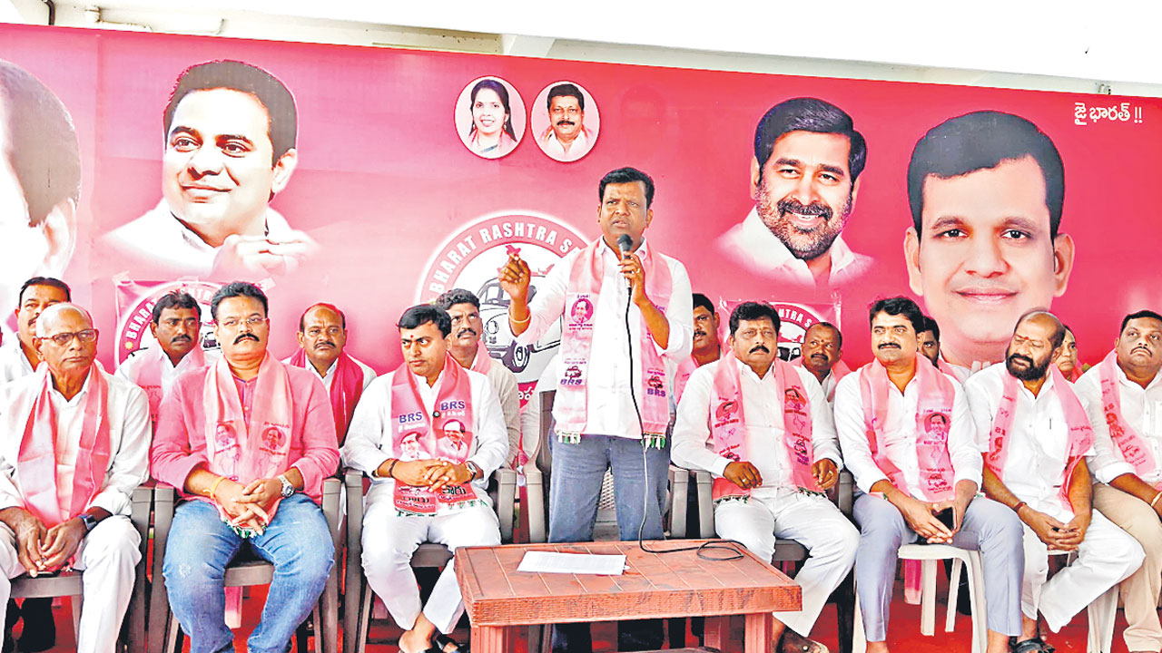 గోడలకు సున్నాలేసేటోడు.. ప్రజలకు సున్నం పెడ్తుండు