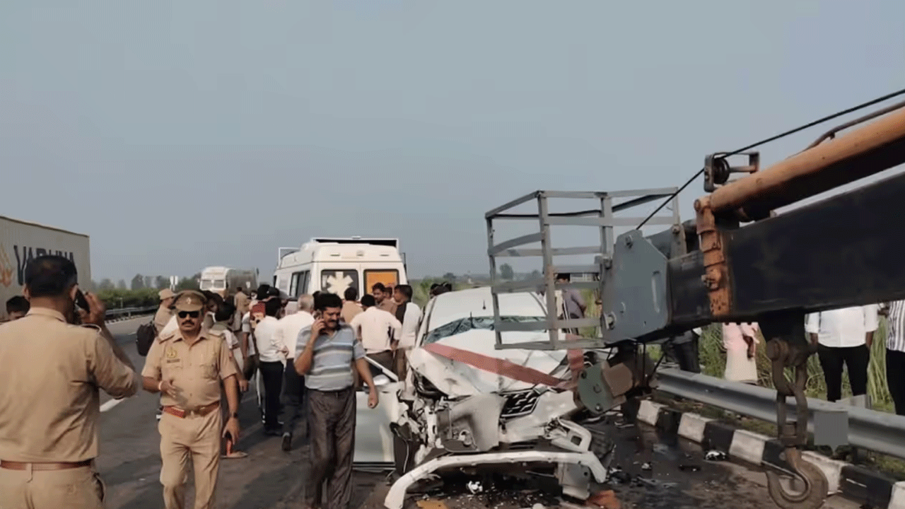 Road accident | యూపీలో ఘోర రోడ్డు ప్ర‌మాదం.. ముగ్గురు టెన్నిస్ ప్లేయ‌ర్‌లు దుర్మ‌ర‌ణం..!