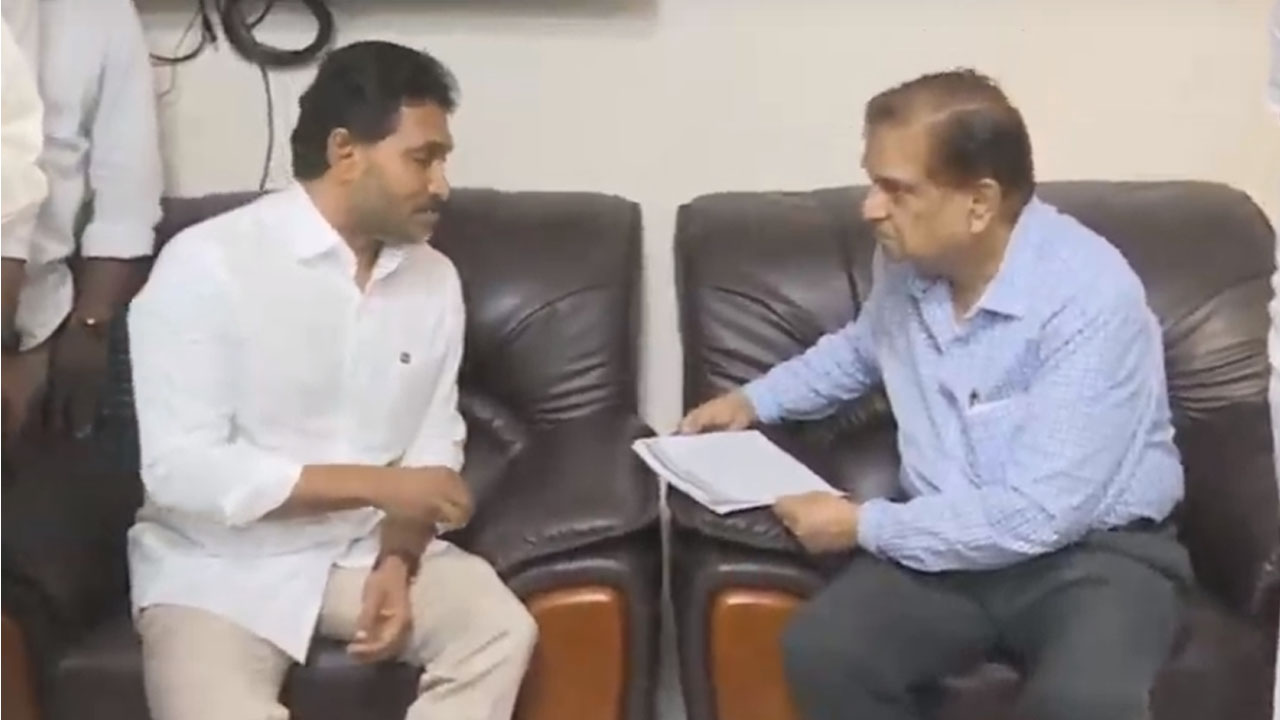 YS Jagan | ఎన్నికల నిర్వహణకు కేంద్ర బలగాలను రప్పించాలి.. ఎస్‌ఈసీకి వినతిపత్రం అందజేసిన వైఎస్‌ జగన్‌