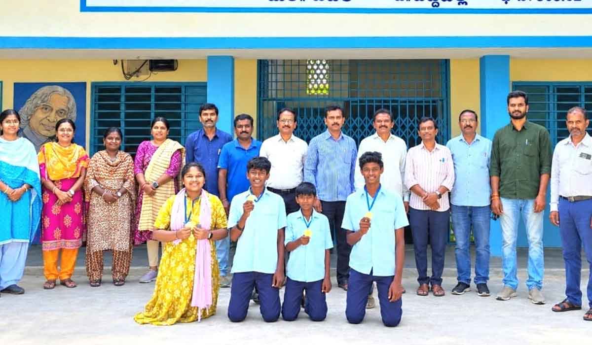 Kolanur | ఎస్జీఎఫ్ఐ క్రీడా పోటీల్లో కొలనూరు విద్యార్థుల ప్రతిభ – politics Kolanur | ఎస్జీఎఫ్ఐ క్రీడా పోటీల్లో కొలనూరు విద్యార్థుల ప్రతిభ – politics