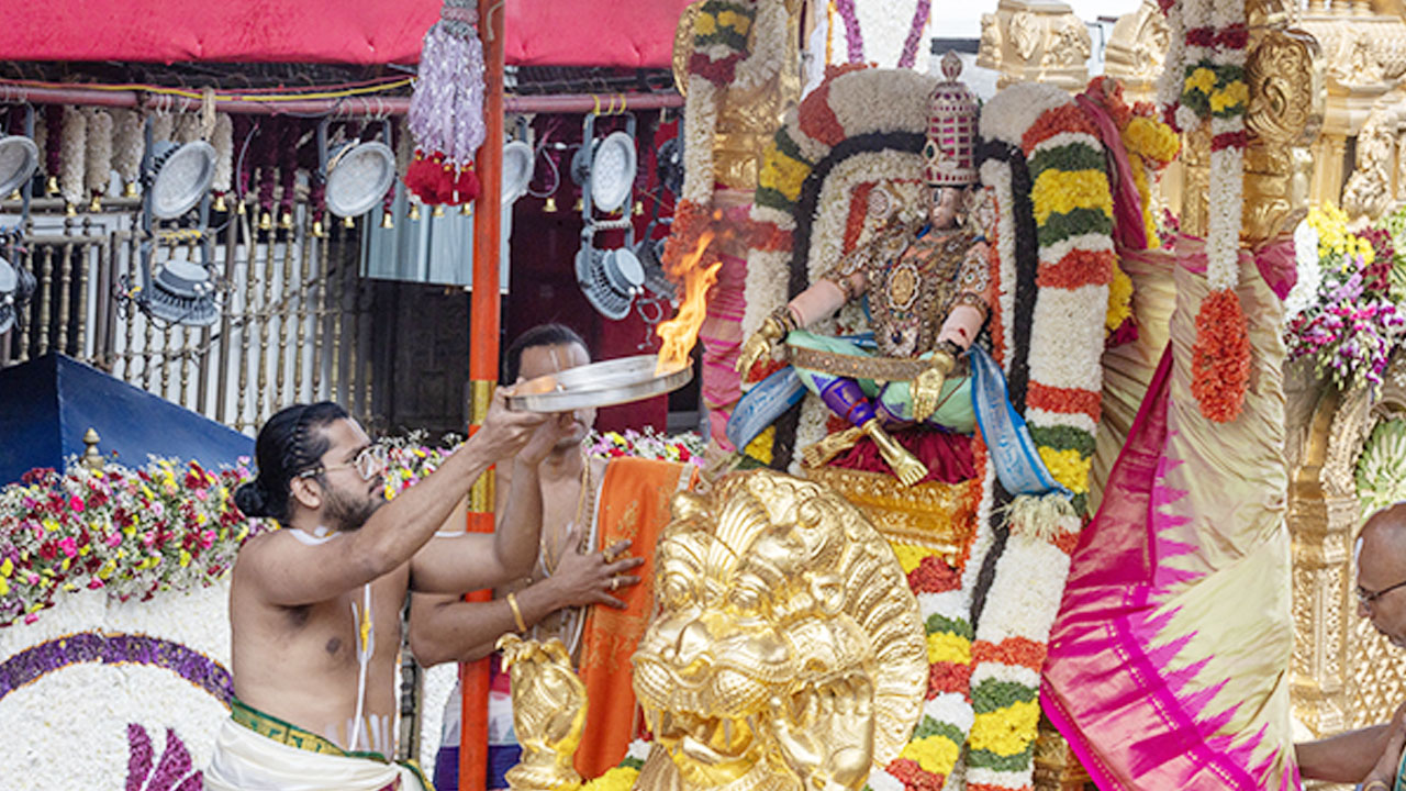 Navaratri Brahmotsavams | వైభవంగా నవరాత్రి బ్రహ్మోత్సవాలు.. సింహ వాహనంపై యోగ నరసింహుని దర్శనం