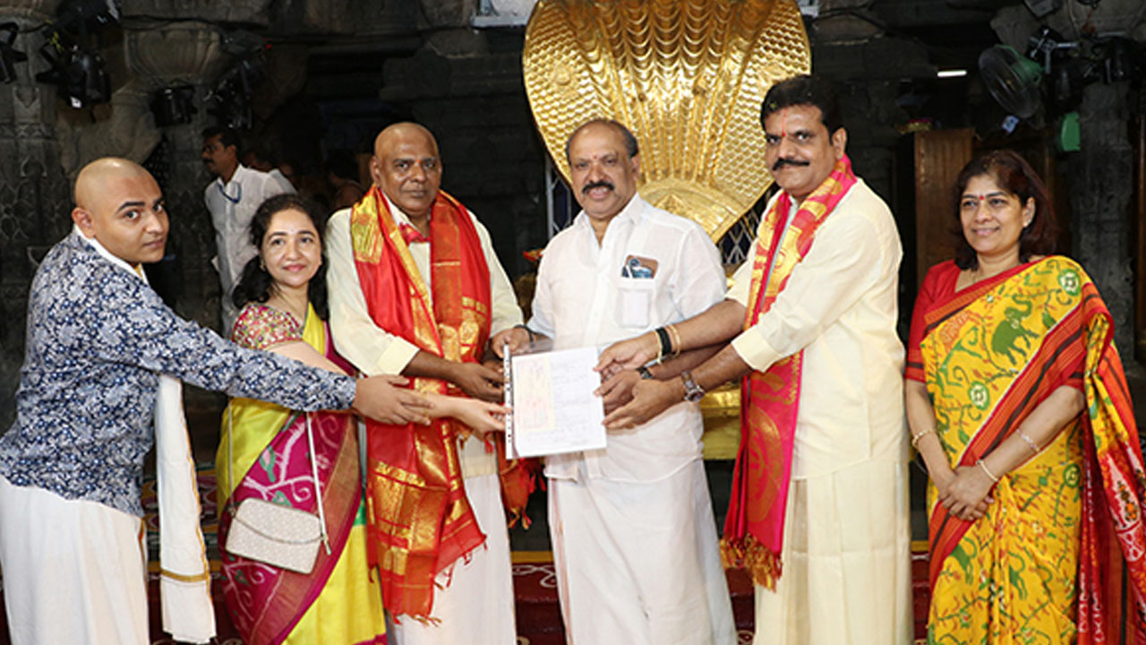 TTD | టీటీడీ వేంకటేశ్వర ప్రాణదాన ట్రస్టుకు రూ.10 లక్షలు విరాళం