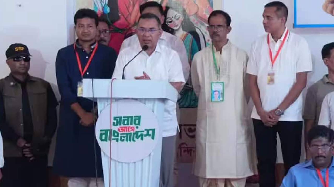 Bangladesh | దుర్గా మాత ఆల‌యాన్ని సంద‌ర్శించిన బంగ్లాదేశ్ ప్ర‌ధాని.. అన్ని మతాలు స‌మాన‌మేన‌ని ప్ర‌క‌ట‌న‌