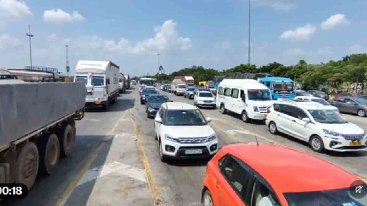 Traffic Jam | దసరా, బతుకమ్మ పండుగల ఎఫెక్ట్‌.. పంతంగి టోల్‌ఫ్లాజా వద్ద వాహనాల రద్దీ చూశారా..?