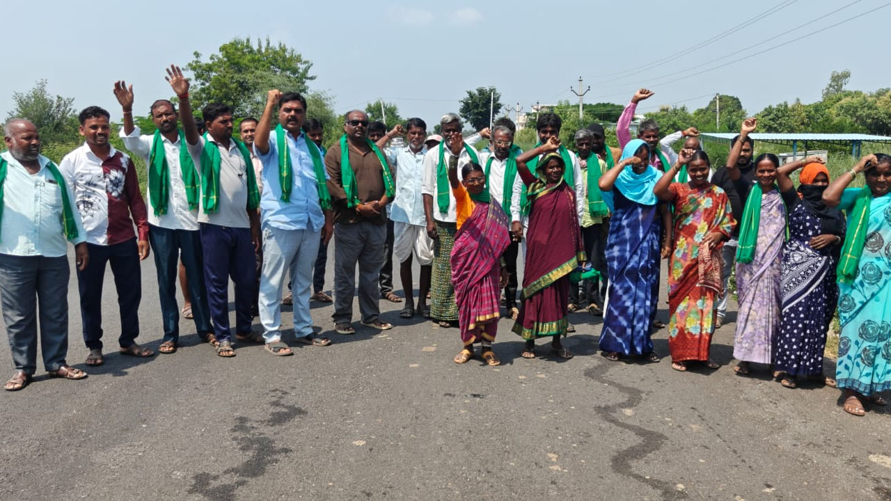 Farmers Padayatra | పాత సర్వే ప్రకారమే కాలువల నిర్మాణం చేపట్టాలని రైతుల పాదయాత్ర