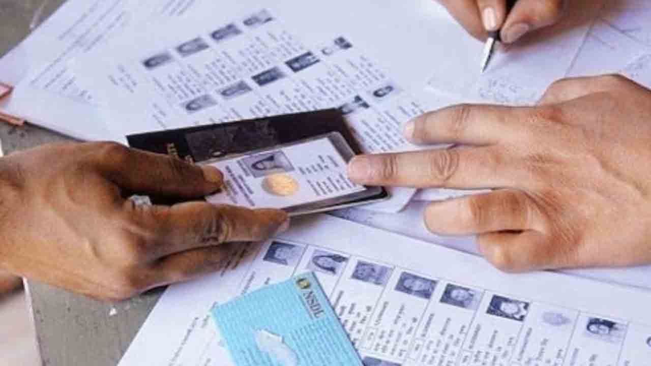యూపీలో 16.18 లక్షల ‘అదృశ్య’ ఓటర్లు!