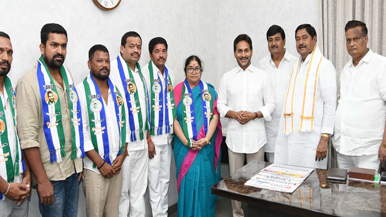 Resign | టీడీపీకి భారీ షాక్‌ ..వైసీపీలో చేరిన మాజీ ఎమ్మెల్యే