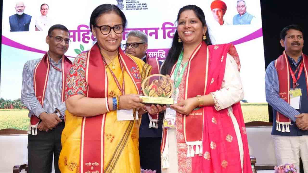 Zaheerabad AO | 14 ఏళ్ల కృషికి జాతీయ గుర్తింపు.. జాతీయ ఉత్తమ అధికారిగా లావణ్య