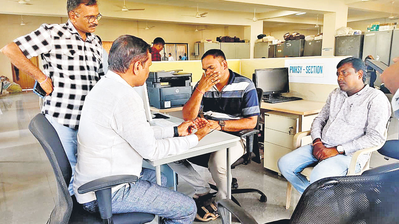 ఏసీబీకి చిక్కిన వాటర్‌షెడ్‌ పీవో