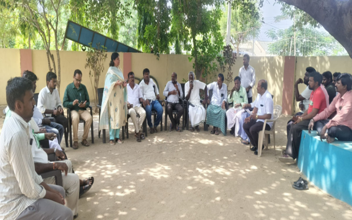 యాసంగిలో ఆరుతడి పంటల సాగు మేలు : ఏడీఏ స‌రిత