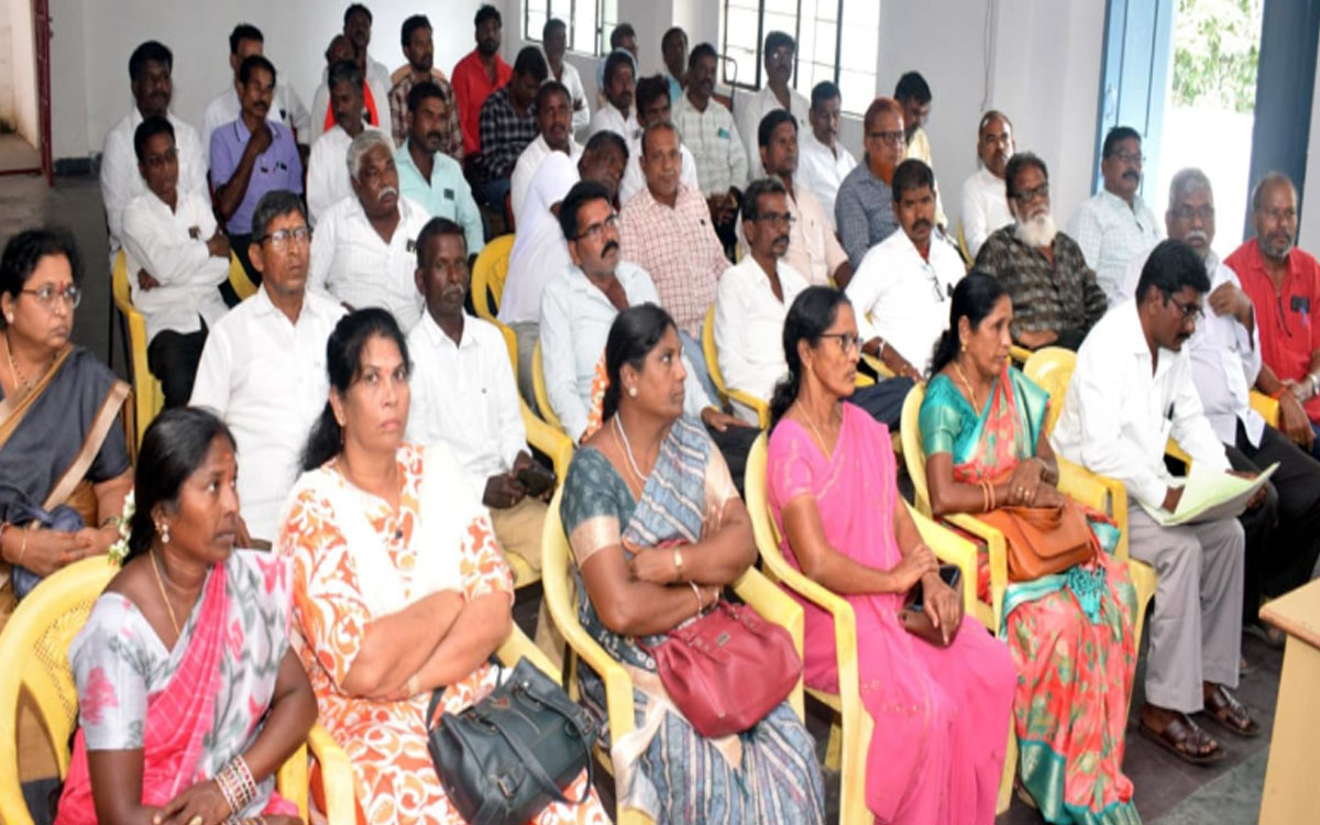 కేంద్ర ప్రభుత్వ కార్మిక వ్యతిరేక విధానాలను తిప్పికొట్టాలి : ఎమ్మెల్సీ నెల్లికంటి సత్యం