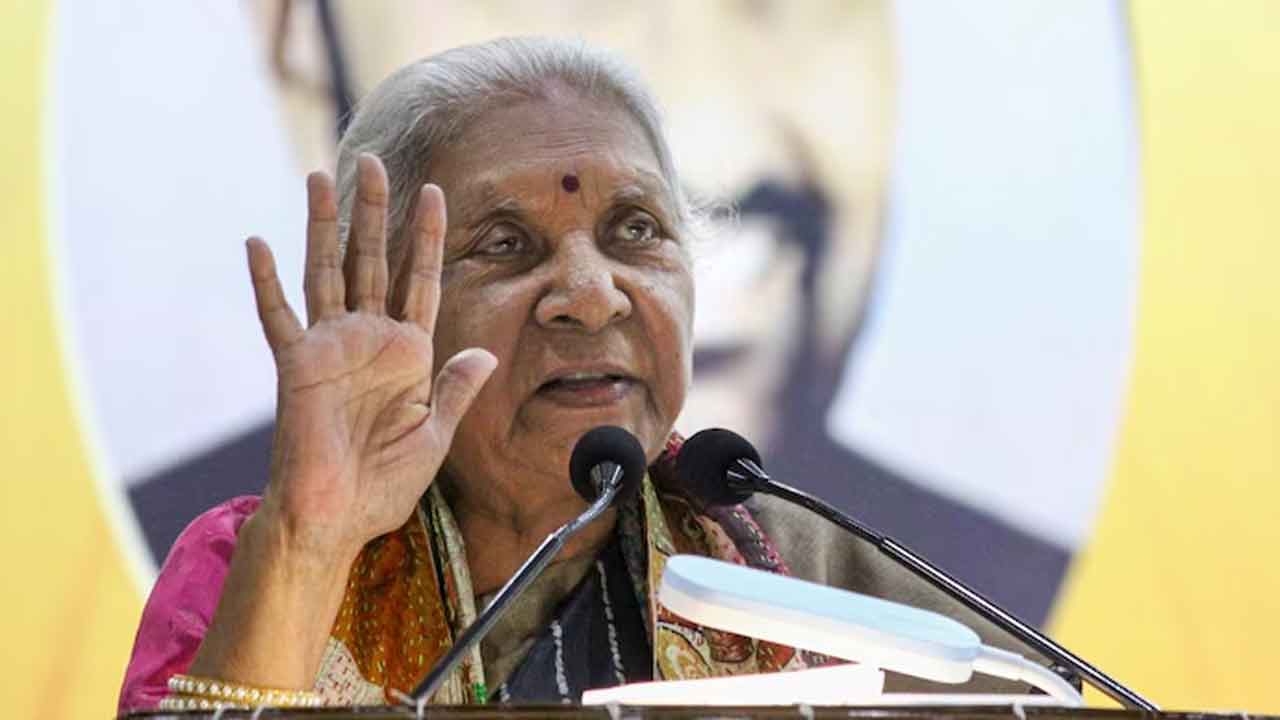 Anandiben Patel | ప్రేమించండి.. కానీ గర్ల్‌ఫ్రెండ్‌ను తల్లిని చేసి వదిలేయొద్దు.. అబ్బాయిలకు యూపీ గవర్నర్‌ కీలక సూచన!