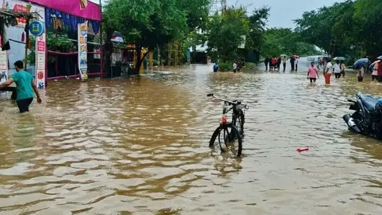 Heavy rains | తుపాను ఎఫెక్ట్.. ఆంధ్రా-ఒడిశా సరిహద్దులో నిలిచిన రాకపోకలు