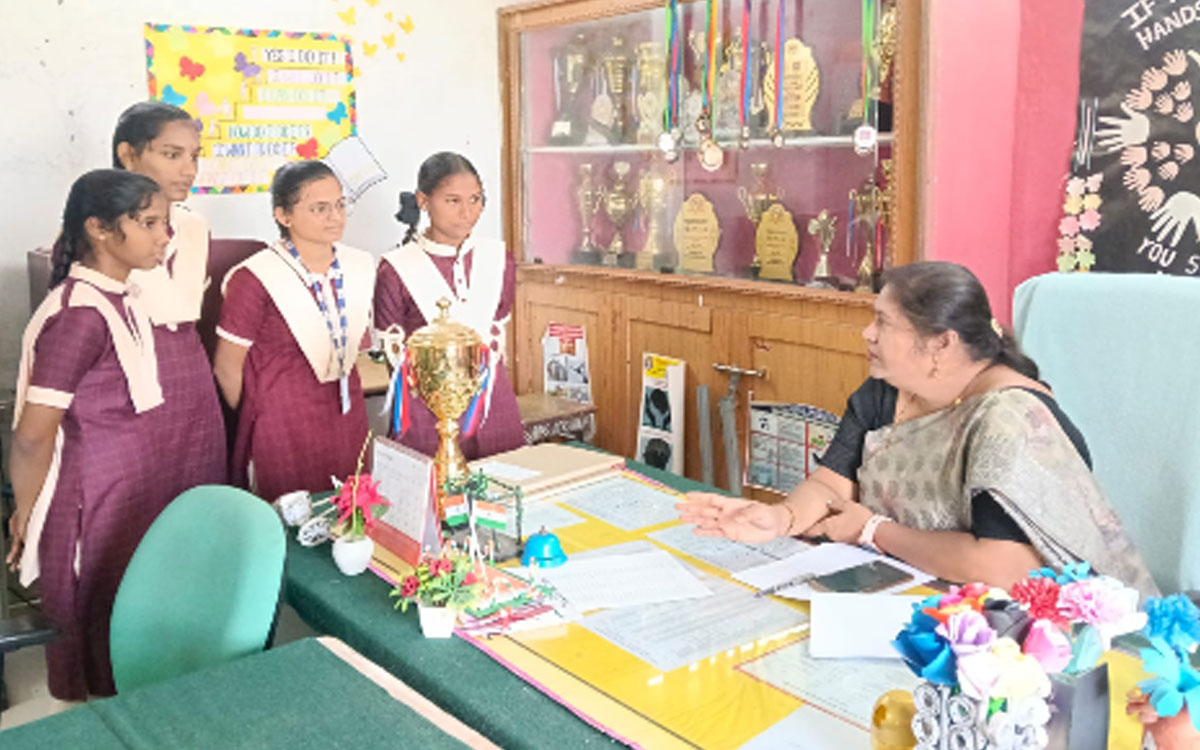 గురుకుల పాఠశాలలో జోనల్ ఆఫీసర్ అప‌ర్ణ‌ ఆకస్మిక తనిఖీ