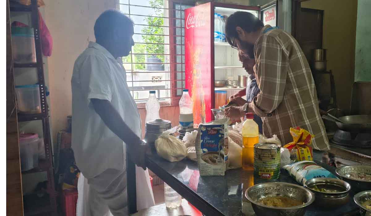 Dharmaram | ధర్మారంలో ఫుడ్ సేఫ్టీ అధికారి చే తనిఖీలు.. ఓ కిరాణం, రెస్టారెంట్‌లో ఆహార పదార్థాల నమూనా సేకరణ