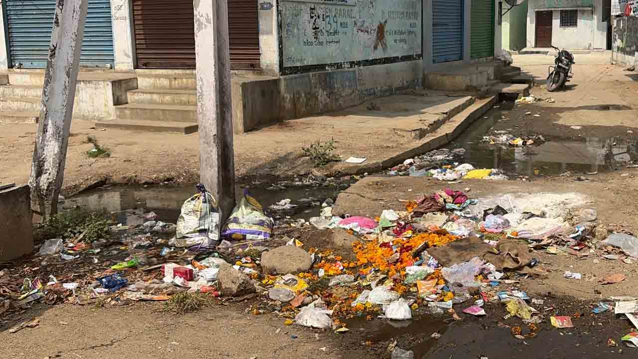 Armoor | ఆర్మూర్ 10వ వార్డులో డ్రైనేజీ అస్తవ్యస్తం.. ఇబ్బంది పడుతున్న జనం