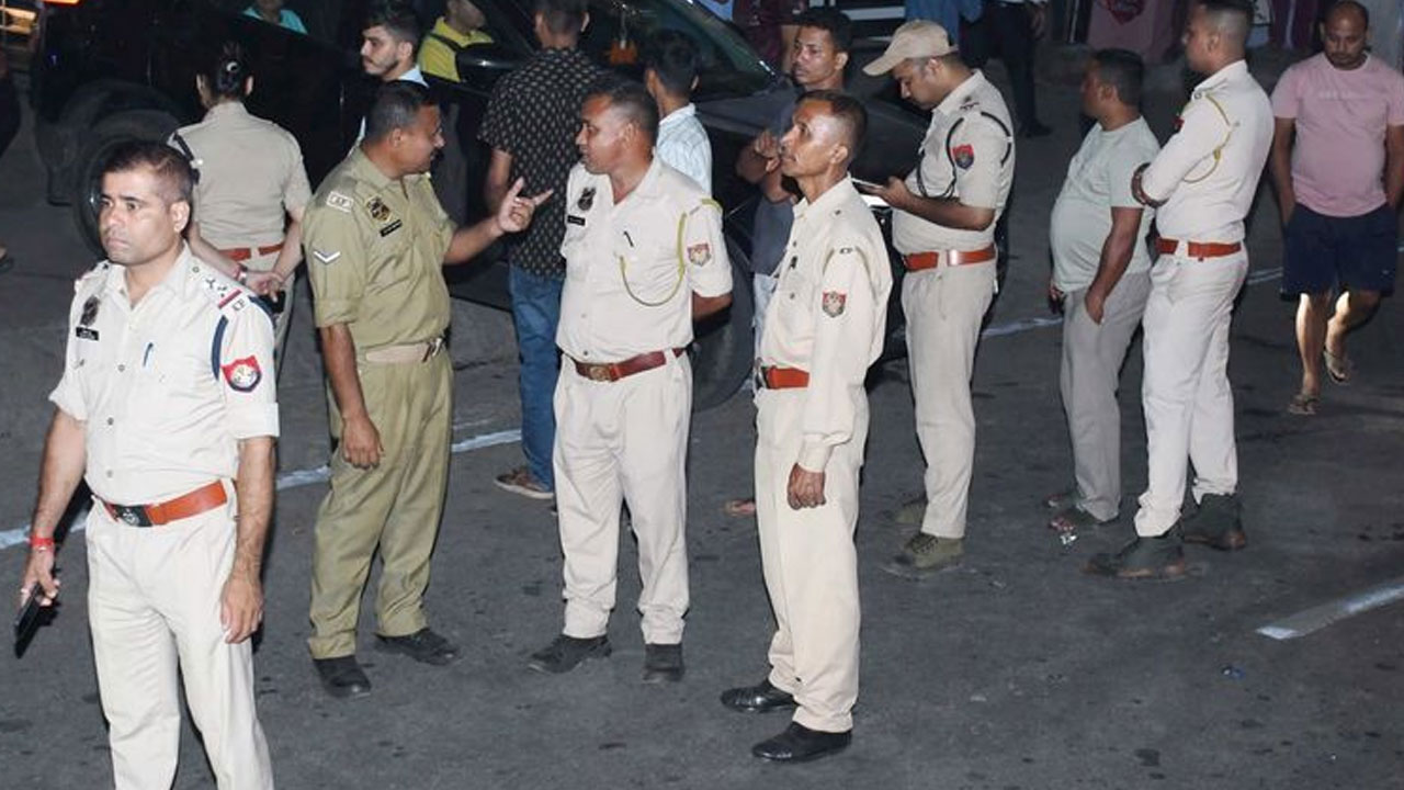 Guwahati: ప్రాప‌ర్టీపై వివాదం.. హోట‌ల్‌లో అయిదుగురి కాల్చివేత‌